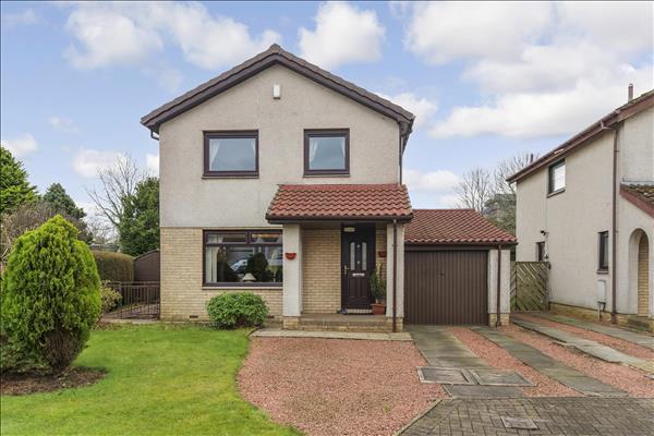 Flures Crescent, Erskine