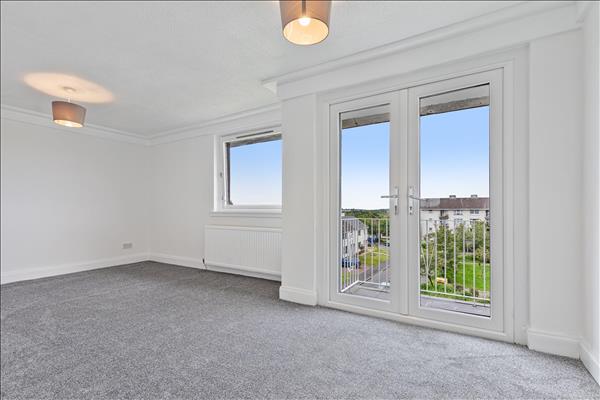 Maxwellton Avenue, Calderwood